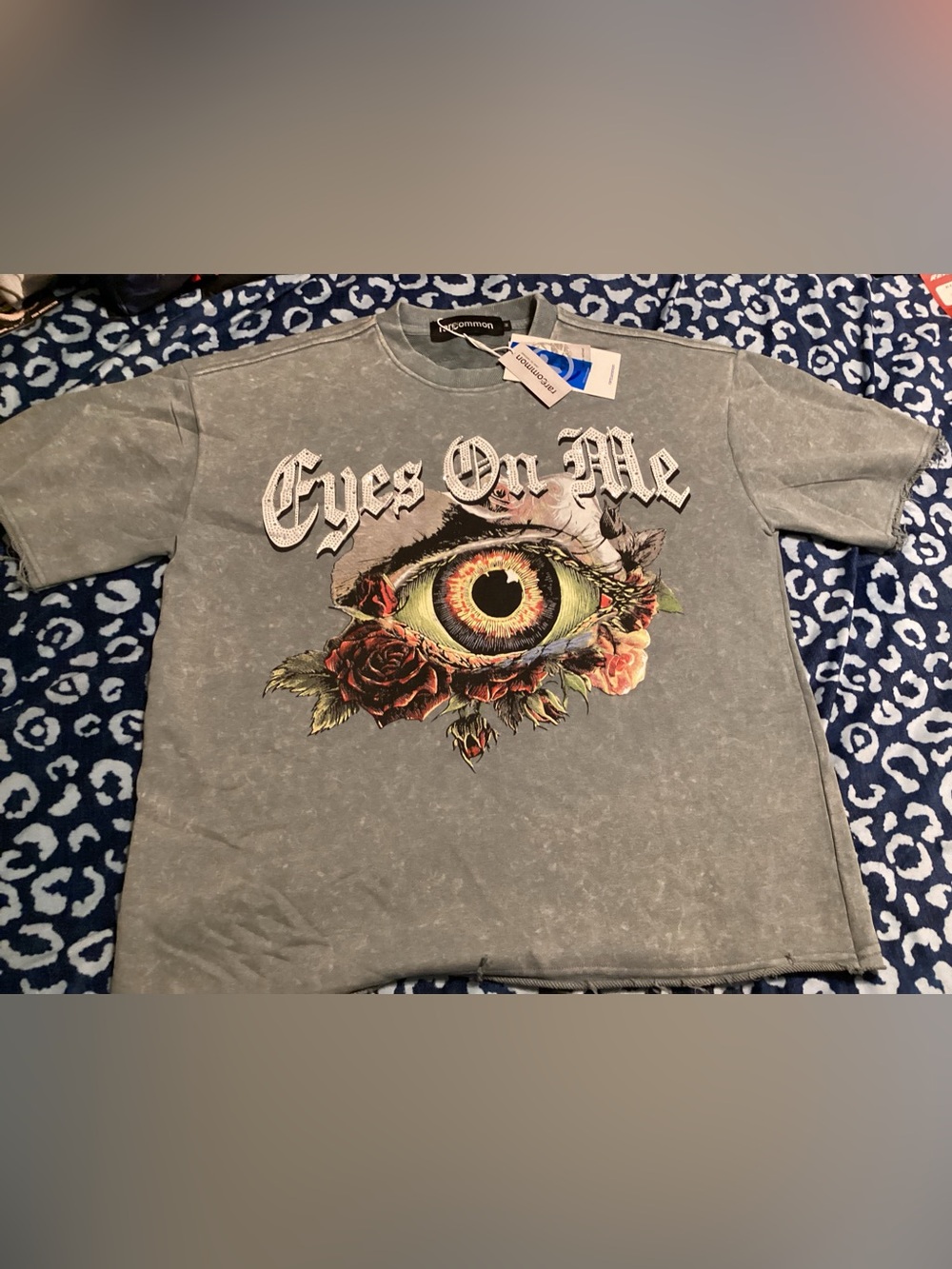 Graphic 'Eyes On Me' Crewneck Sweatshirt - Gray